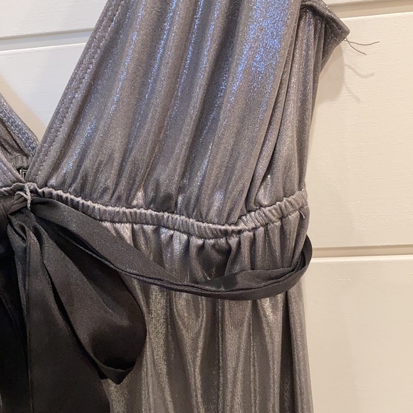 Silver and black Guess Party Dress 🥂 - Picture 4 of 9